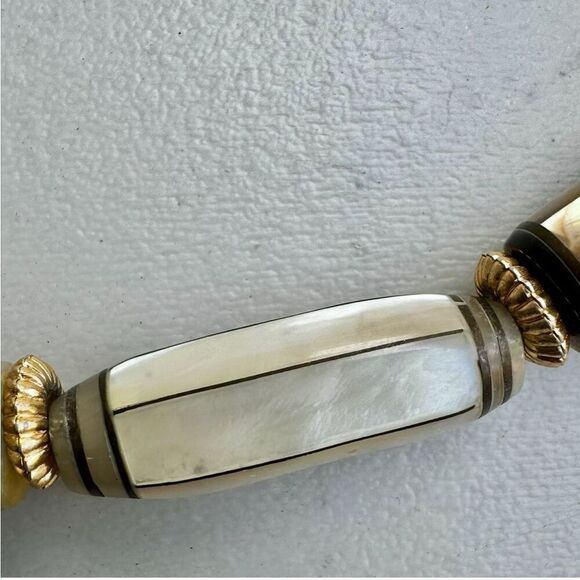 Mother of pearl bone beaded necklace - Picture 6 of 8